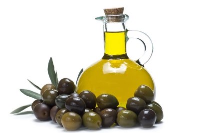 Olive oil massage for hair spa treatment